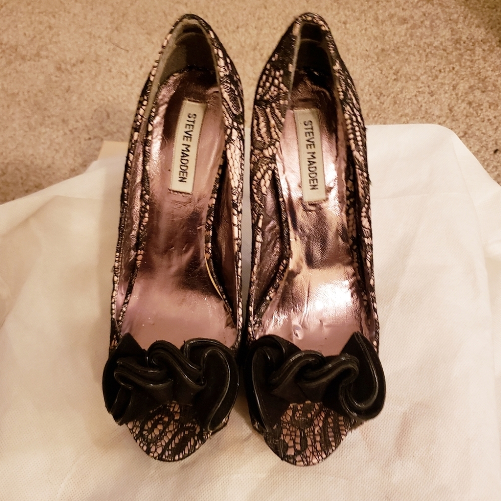 Steve Madden lace pumps